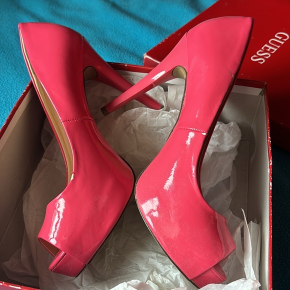GUESS women platform heels EUC size 8m - Picture 4 of 8